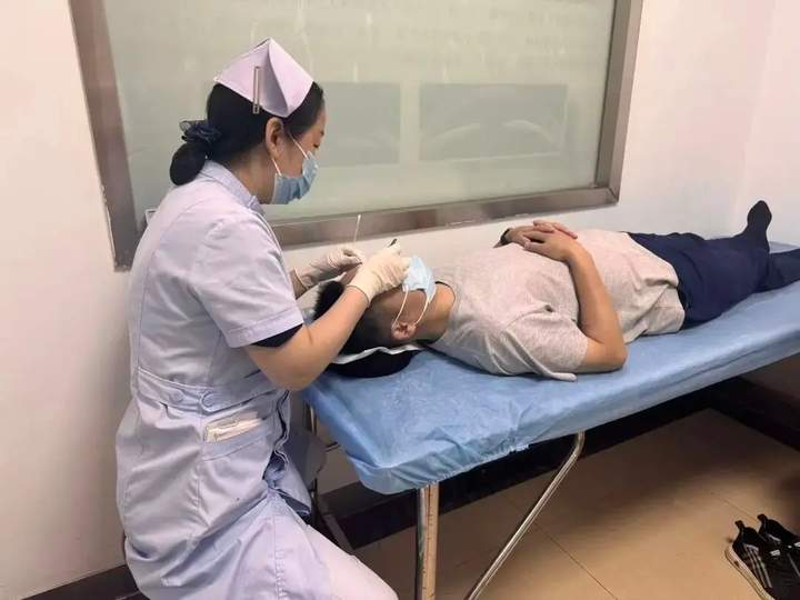 熬夜看世界杯险致失明，球迷健康警钟敲响！