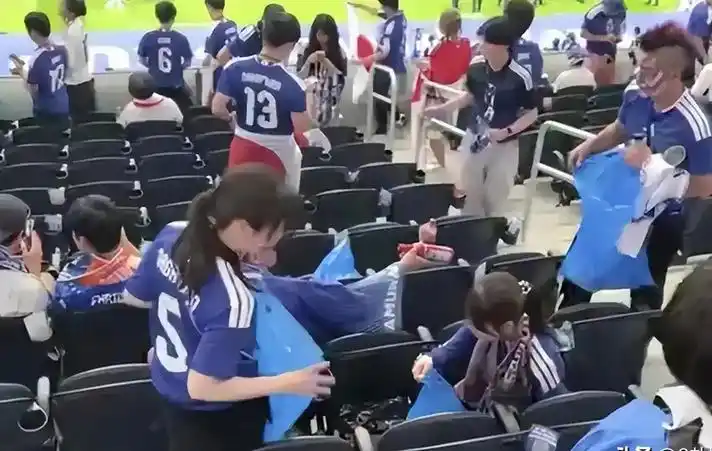 日本球迷赛后捡垃圾成常态，数据揭秘德意志球场清洁之谜